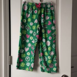 No brand sz small (6-6x) pajamas green with cute decorative print